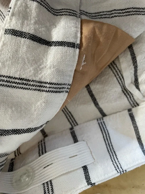 Old Navy Extra High Rise Taylor Shorts with Adjustable Waist SMALL - Picture 4 of 5